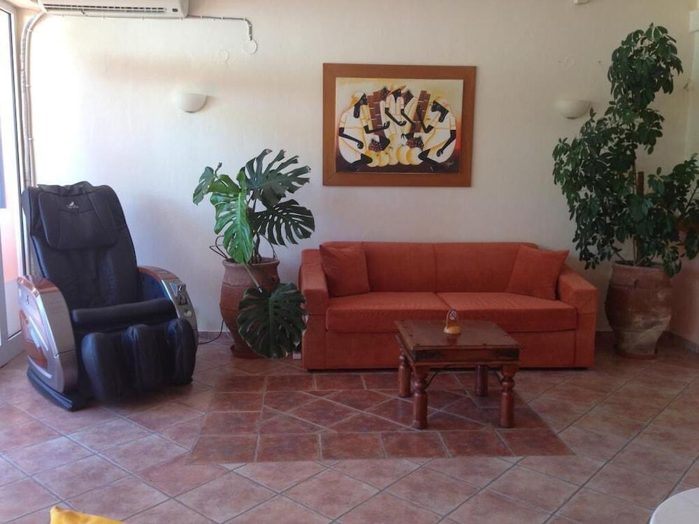 Aparthotel Aloni 2*