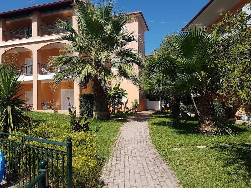Aloni Aparthotel 2*